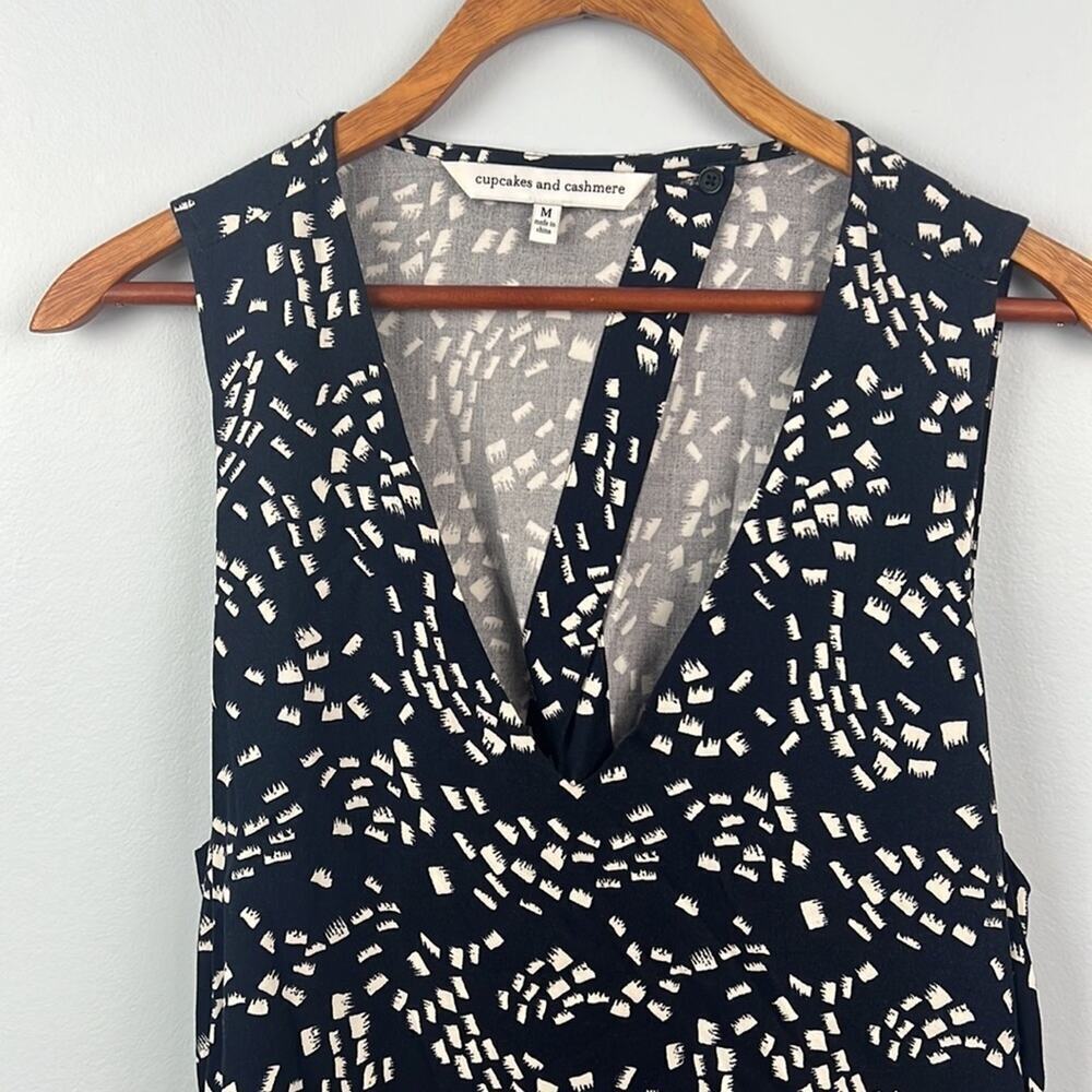 Cupcakes & Cashmere Jaxon open back shorts romper size medium - Picture 2 of 13